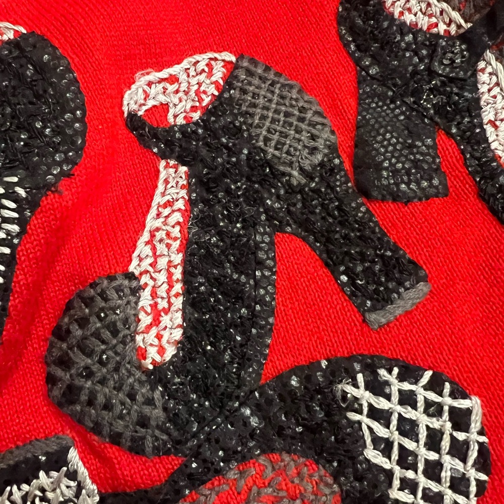 Michael Simon Vibrant Red Knit with Appliqué - Picture 3 of 9